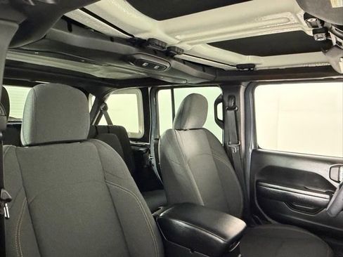 Used 2024 Jeep Wrangler Unlimited image 17