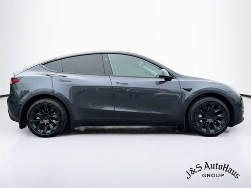 Used 2024 Tesla Model Y Long Range AWD/4WD image 8