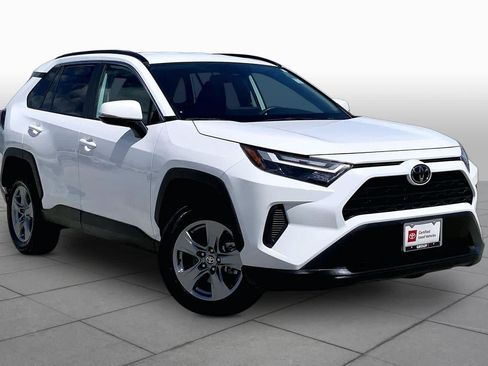 Used 2025 Toyota RAV4 XLE FWD image 3