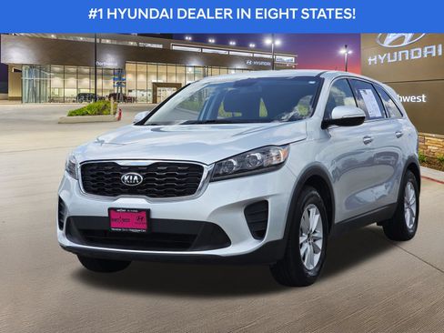 Used 2019 Kia Sorento L FWD image 2