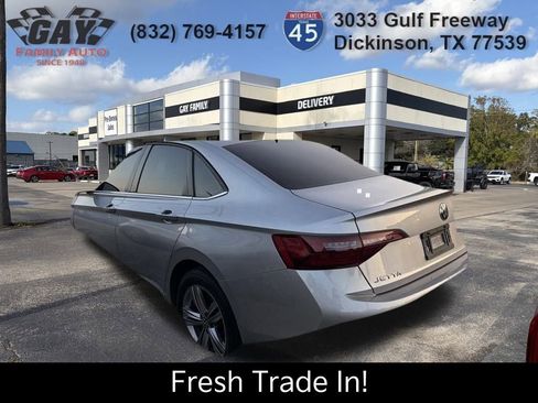 Used 2022 Volkswagen Jetta SE image 3