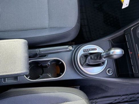 Used 2018 Volkswagen Beetle S image 23