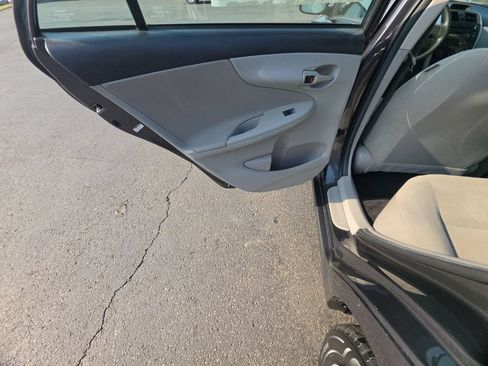Used 2012 Toyota Corolla L FWD image 20