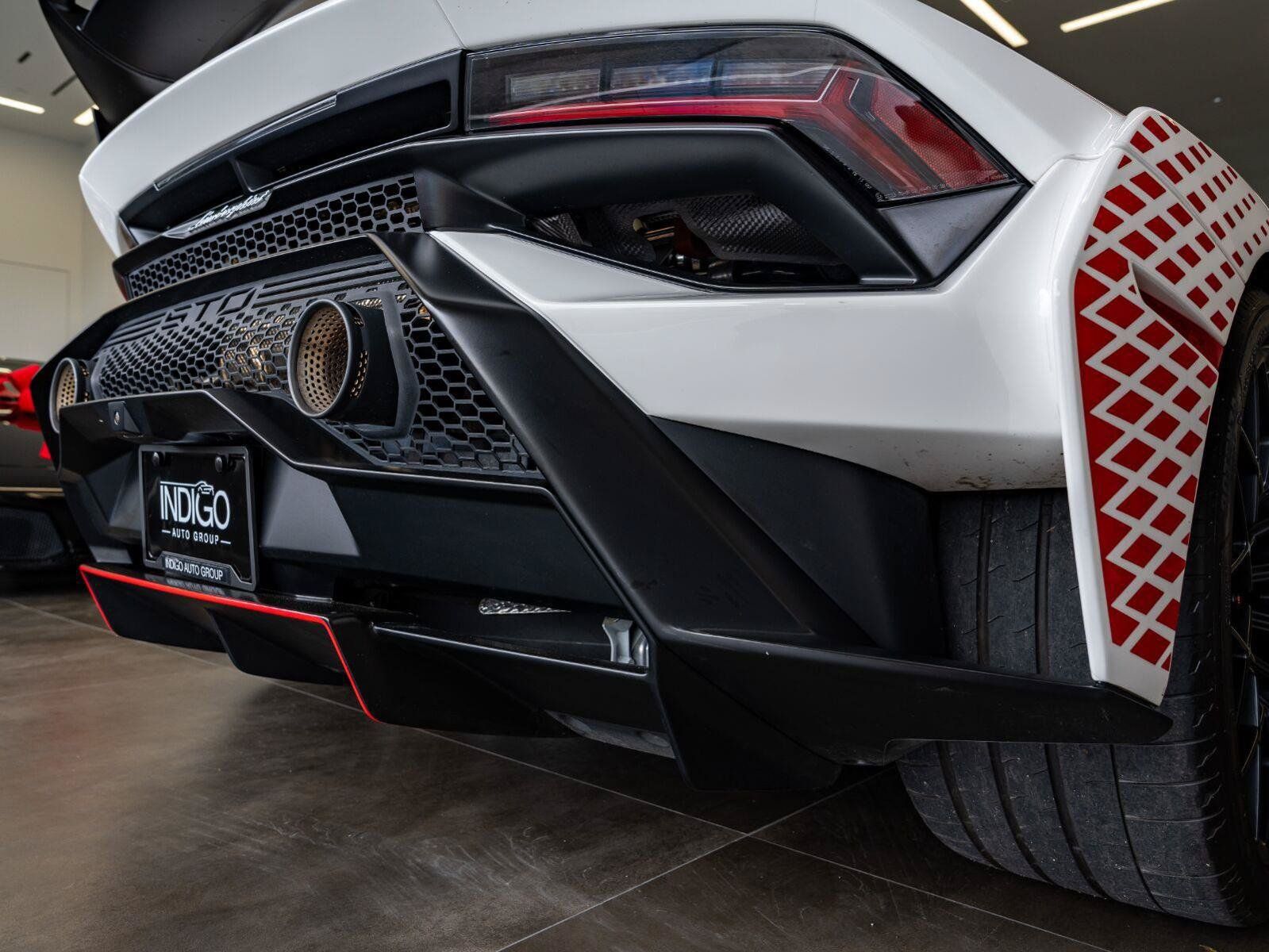 Used 2022 Lamborghini Huracan STO RWD image 33