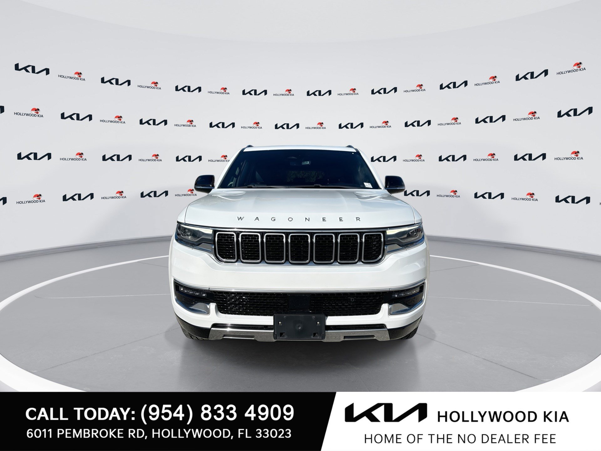 Used 2024 Jeep Wagoneer L Series III w/ Flexible Seating Group AWD/4WD image 3
