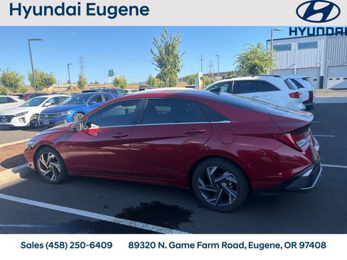 Used 2025 Hyundai Elantra Limited FWD image 7