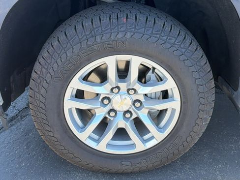Used 2021 Chevrolet Silverado 1500 LT w/ Z71 Off-Road Package AWD/4WD image 9