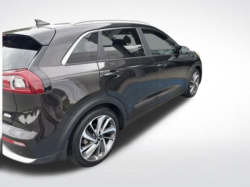 Used 2017 Kia Niro Touring w/ Advanced Technology Package FWD image 3