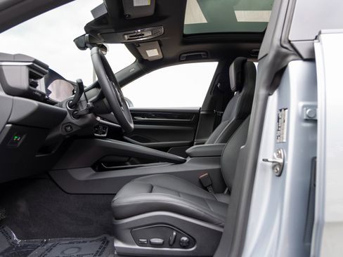 New 2025 Porsche Macan Electric image 27