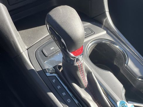 Used 2022 Chevrolet Equinox RS w/ RS Leather Package image 18