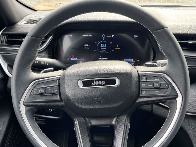 Used 2023 Jeep Grand Cherokee L Laredo AWD/4WD image 33