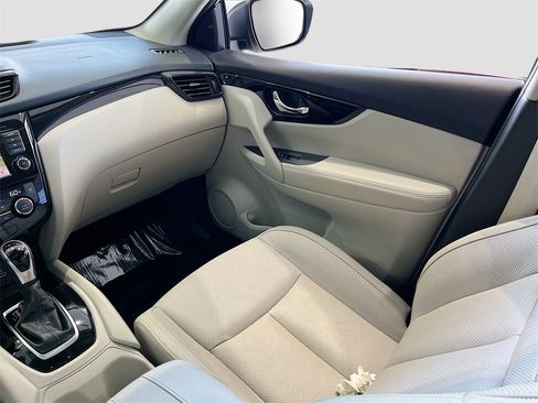 Used 2021 Nissan Rogue Sport SL w/ Premium Package image 25