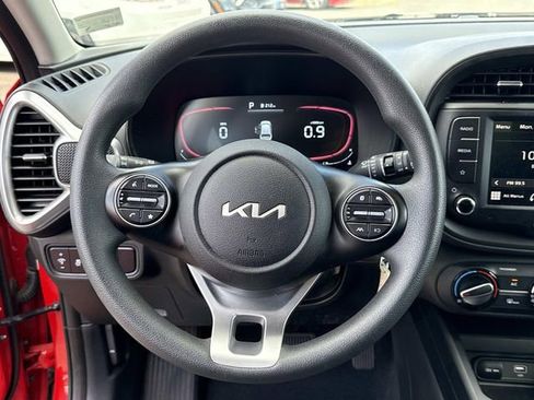 Used 2025 Kia Soul LX w/ LX Technology Package image 18
