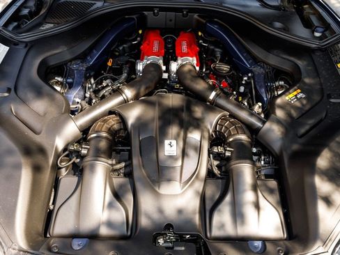 Used 2019 Ferrari Portofino image 12