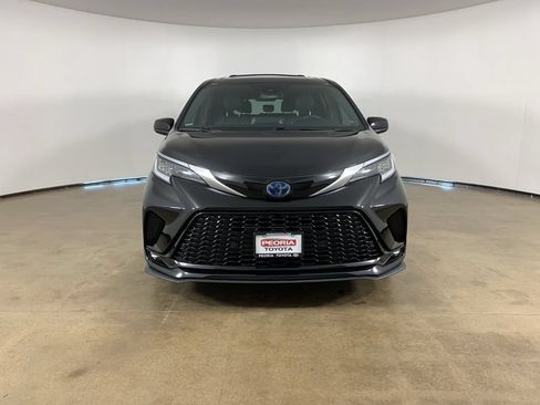 Used 2022 Toyota Sienna XSE FWD image 3