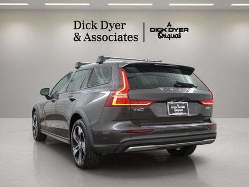 Certified 2023 Volvo V60 B5 Cross Country Plus w/ Climate Package AWD/4WD image 9