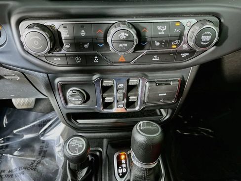 Used 2023 Jeep Gladiator Sport AWD/4WD image 23