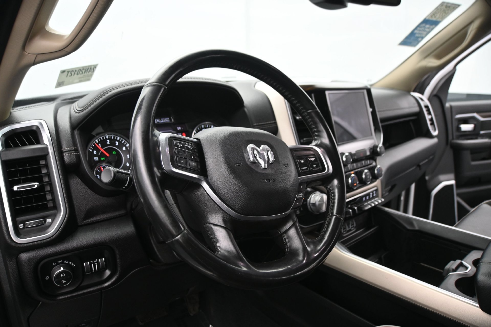 Used 2022 RAM 2500 Laramie AWD/4WD image 18