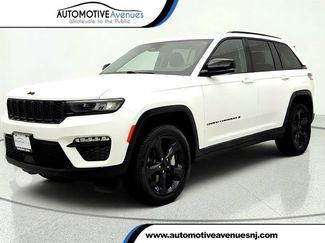 Used 2023 Jeep Grand Cherokee Limited w/ Black Appearance Package AWD/4WD video 1