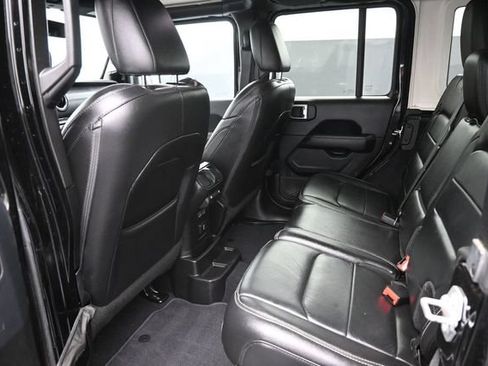 Used 2018 Jeep Wrangler Unlimited Sahara w/ Uconnect 4C Nav & Sound Group AWD/4WD image 20
