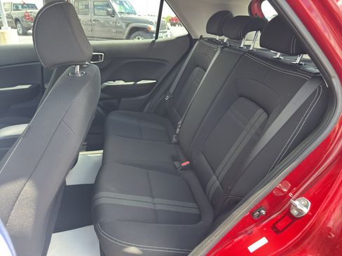 Used 2022 Hyundai Venue SEL FWD image 10