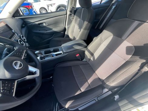 Used 2025 Nissan Sentra SV image 30