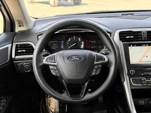 Used 2019 Ford Fusion SE FWD image 24