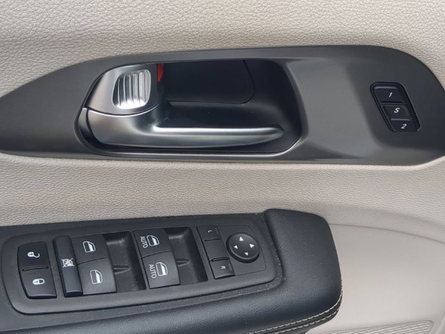 Used 2024 Chrysler Pacifica Limited FWD image 22