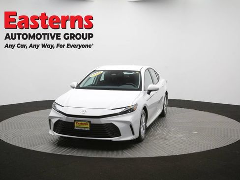 Used 2025 Toyota Camry LE FWD image 57