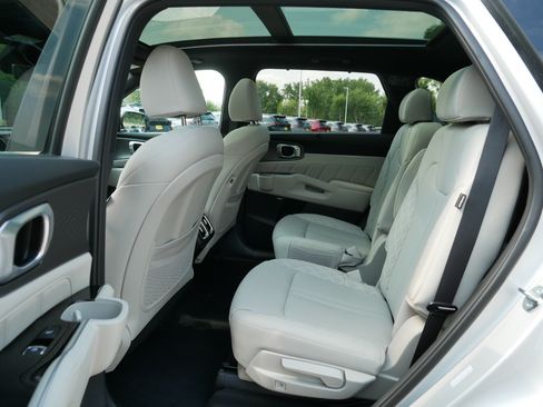 Certified 2025 Kia Sorento SX Prestige AWD/4WD image 34