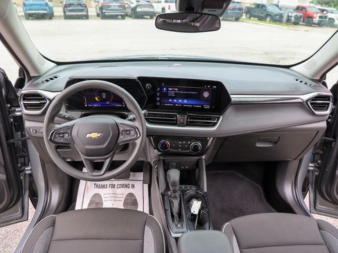 Used 2025 Chevrolet TrailBlazer LT AWD/4WD image 32
