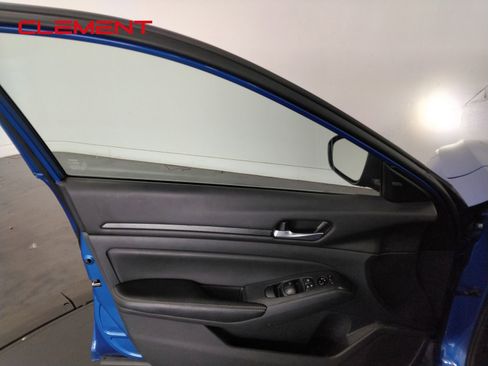 Used 2025 Nissan Altima 2.5 SV image 23