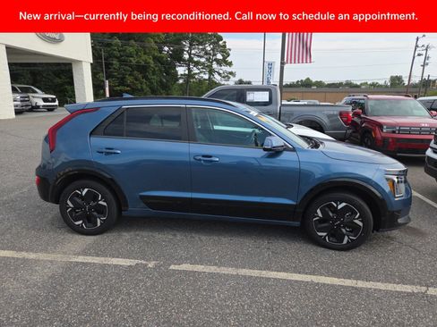 Certified 2024 Kia Niro Wind FWD image 12