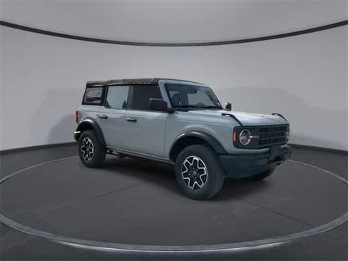 Used 2022 Ford Bronco Base image 2