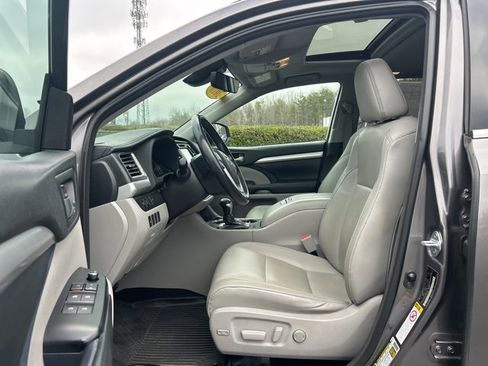 Used 2018 Toyota Highlander XLE image 13