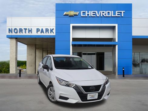 Used 2021 Nissan Versa S w/ Electronics Package FWD image 1