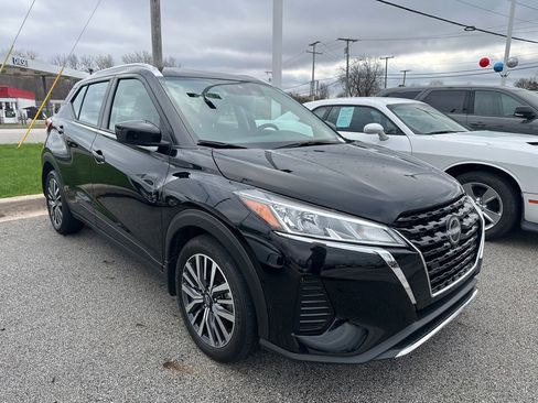 Used 2023 Nissan Kicks SV image 2