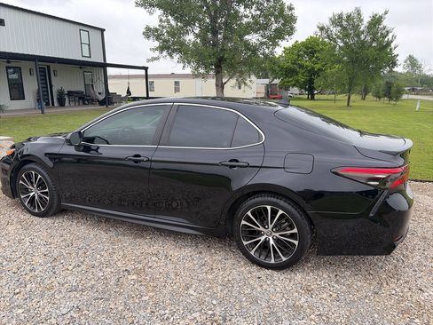 Used 2020 Toyota Camry SE FWD image 8