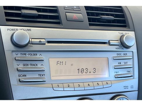 Used 2011 Toyota Camry LE image 19