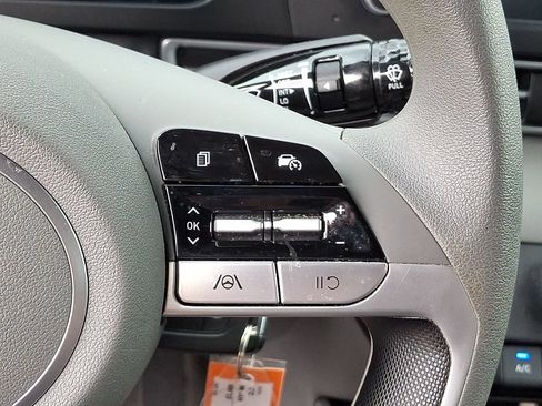 Used 2025 Hyundai Elantra SE FWD image 24