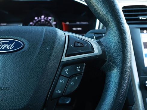 Used 2019 Ford Fusion SE FWD image 14
