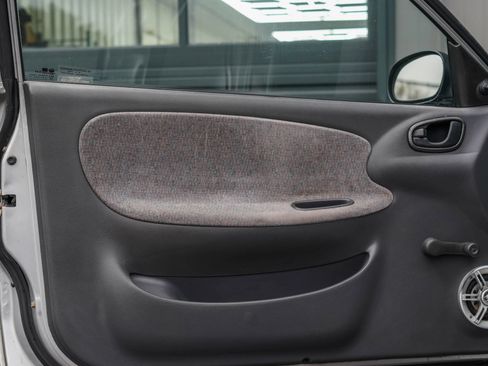 Used 2001 Daewoo Lanos S FWD image 9