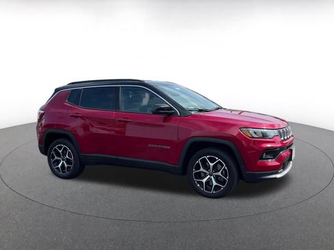 Used 2025 Jeep Compass Limited AWD/4WD image 2