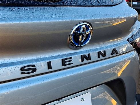 Certified 2024 Toyota Sienna LE image 30