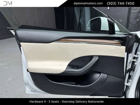 Used 2024 Tesla Model S image 24
