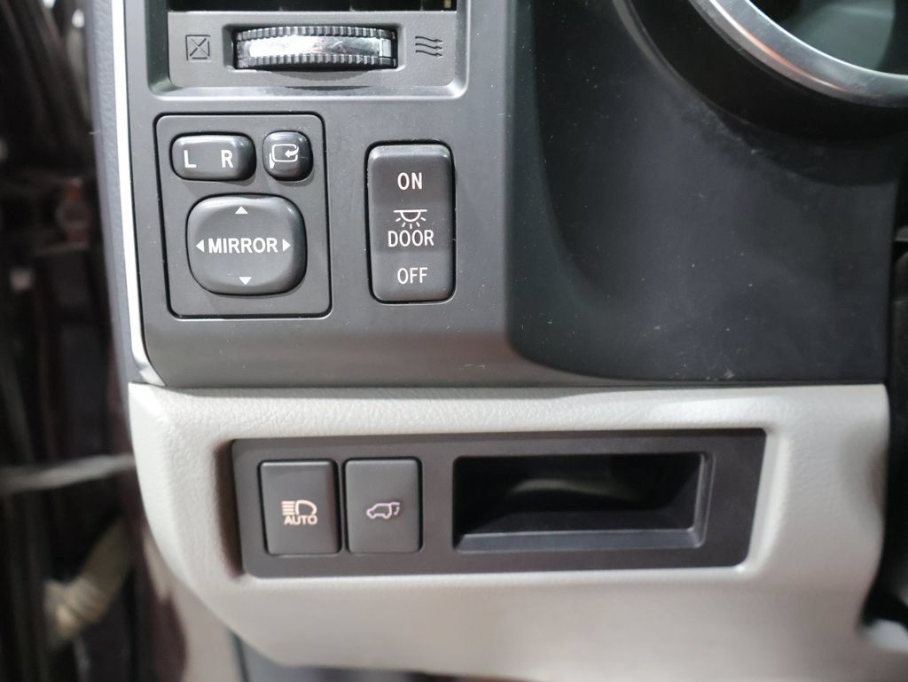 Used 2019 Toyota Sequoia Platinum AWD/4WD image 33