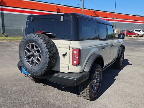 New 2025 Ford Bronco Badlands image 11
