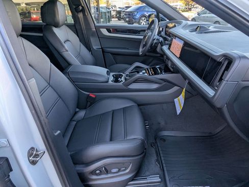 New 2026 Porsche Cayenne S image 25