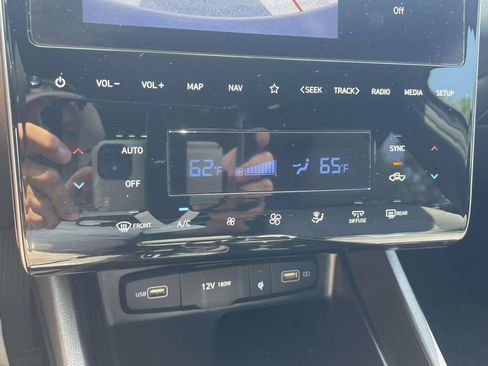 Used 2024 Hyundai Santa Cruz SEL w/ Activity Package FWD image 17