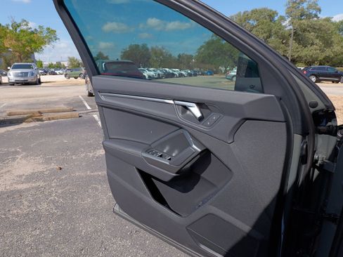 New 2025 Audi Q3 2.0T Premium image 24